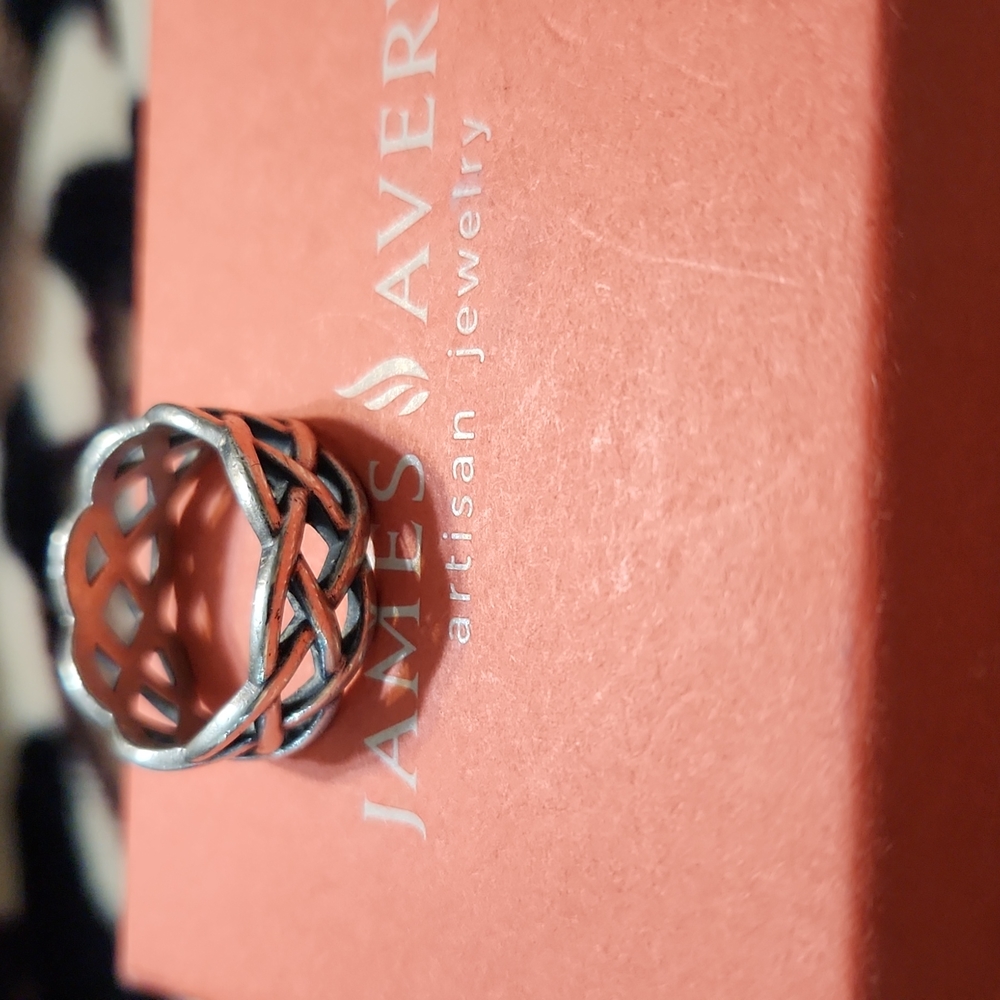 Woven band ring
